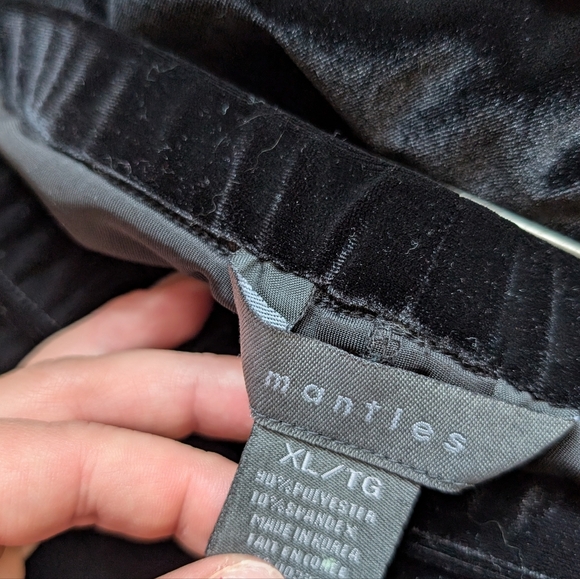 Mantles XL velvet skirt - Picture 2 of 3